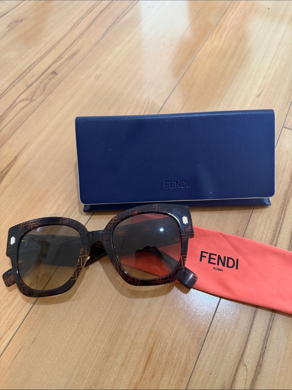 Fendi Tortoiseshell Square Sunglasses with Brown Gradient Lenses